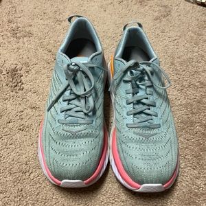 Hoka Arahi 4 running sneakers